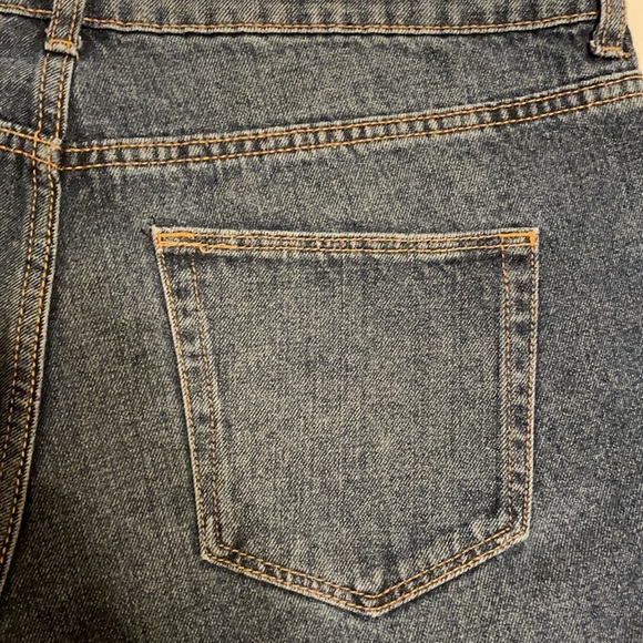 SOLD**Rolled Mid-Rise Denim Shorts - Picture 6 of 9